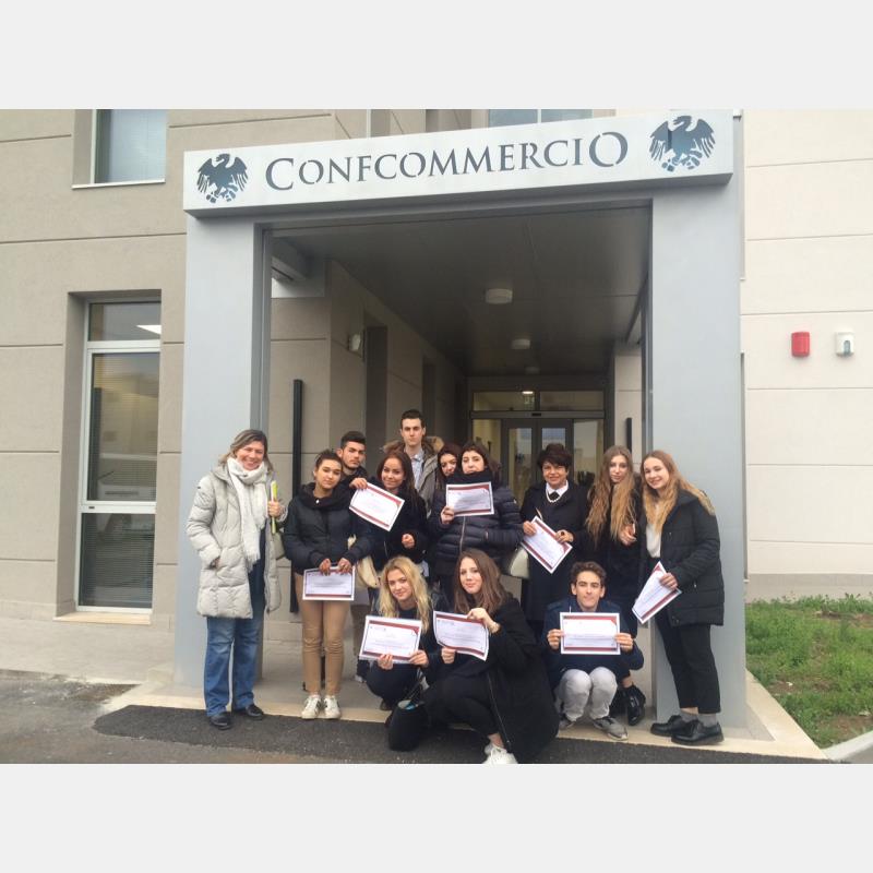 Alternanza scuola-lavoro, gli studenti del Bonomi Mazzolari diventano &#39;turisti per un giorno&#39; con Confcommercio Mantova